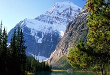 以下是关于“三零魔域私服”的综合信息整理，结合可信度较高的搜索结果归纳